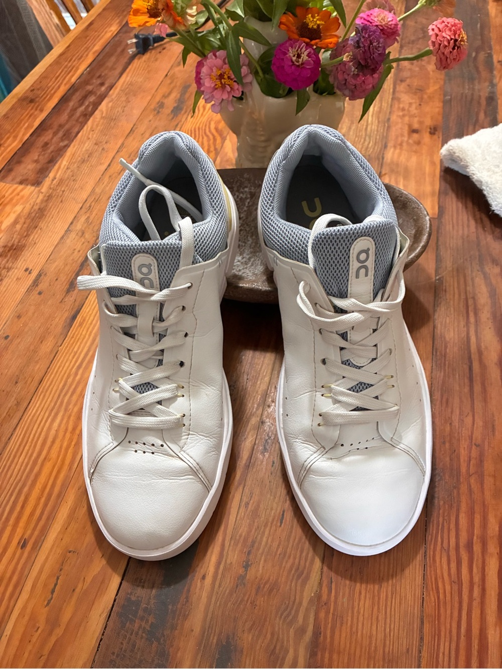 On Running White and Light Gray women’s athletic leather size 9